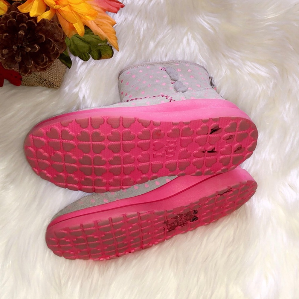 I ❤️ UGG Girls Heart Boots - Picture 5 of 5